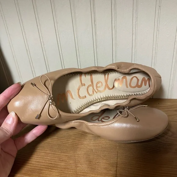 Sam Edelman Women's Nude Scalloped Flats - Picture 2 of 9